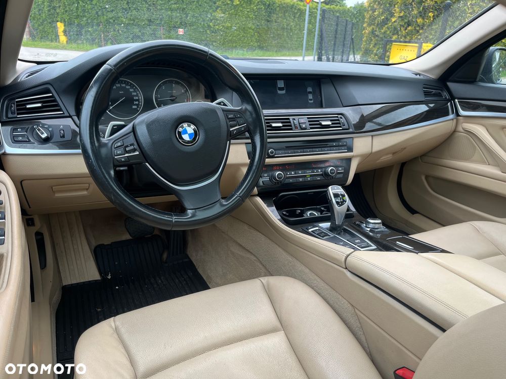 BMW Seria 5 530d xDrive Sport-Aut - 13