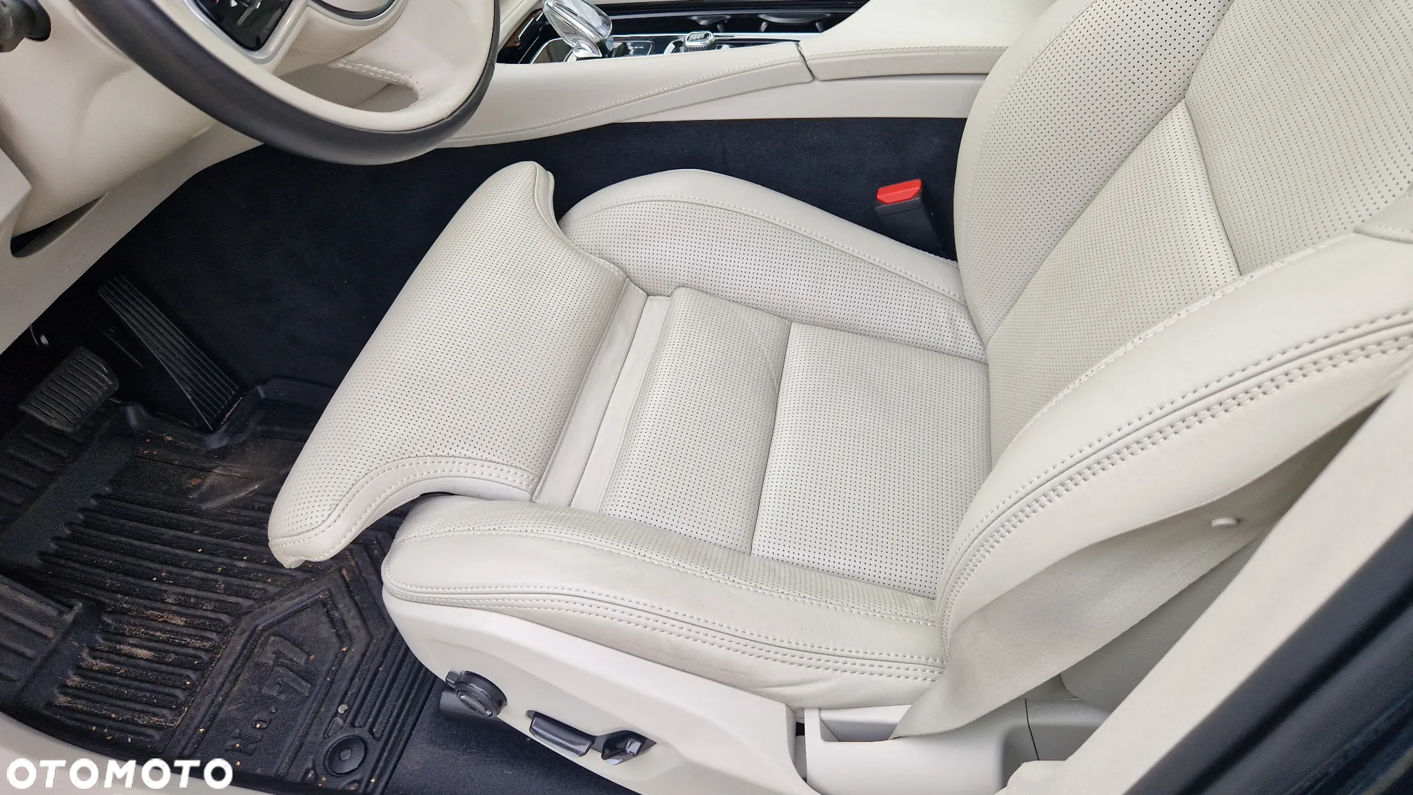 Volvo XC 90 T8 AWD Plug-In Hybrid Inscription 6os - 35