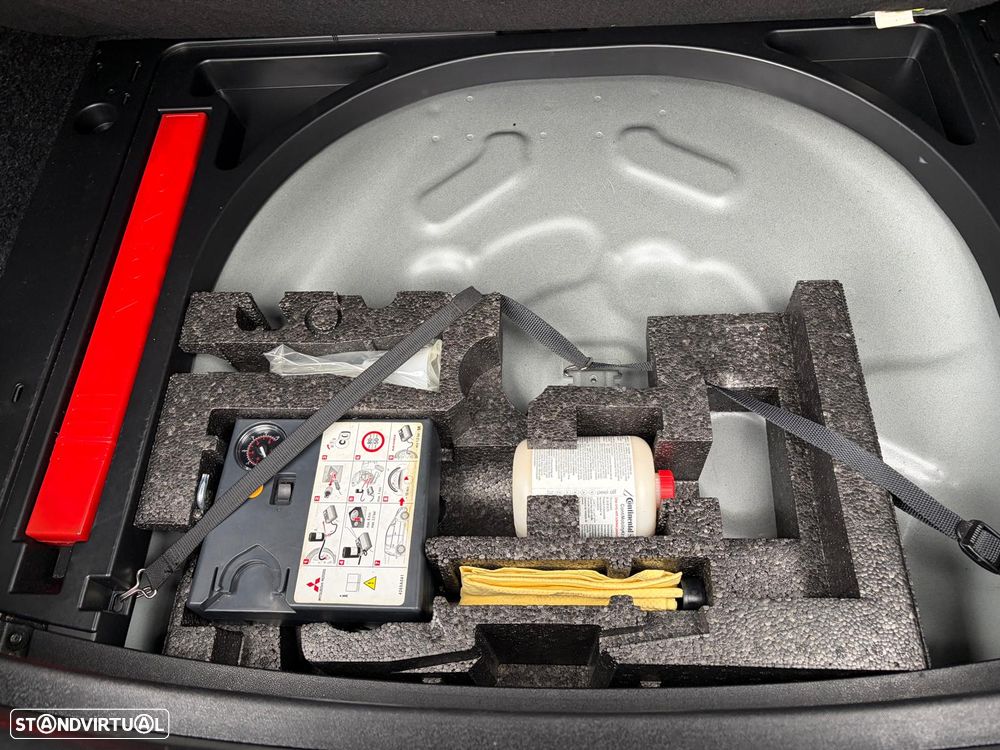 Volvo V40 Cross Country D2 Momentum - 59