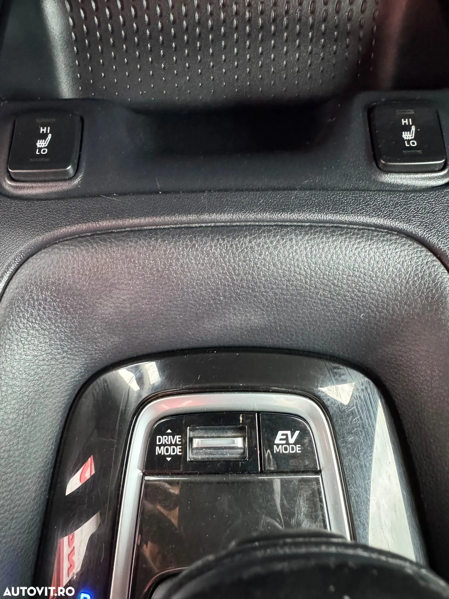 Toyota Corolla 1.8 HSD Business - 18