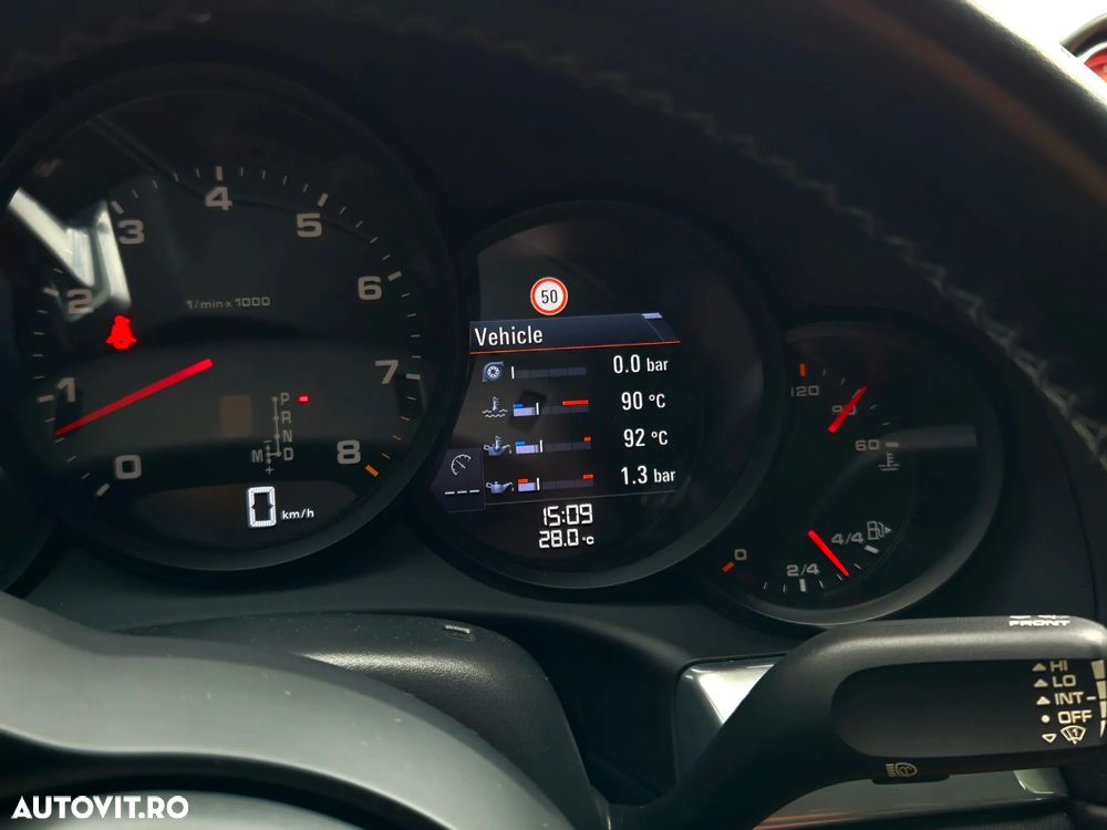 Porsche 911 Carrera 4 PDK - 17