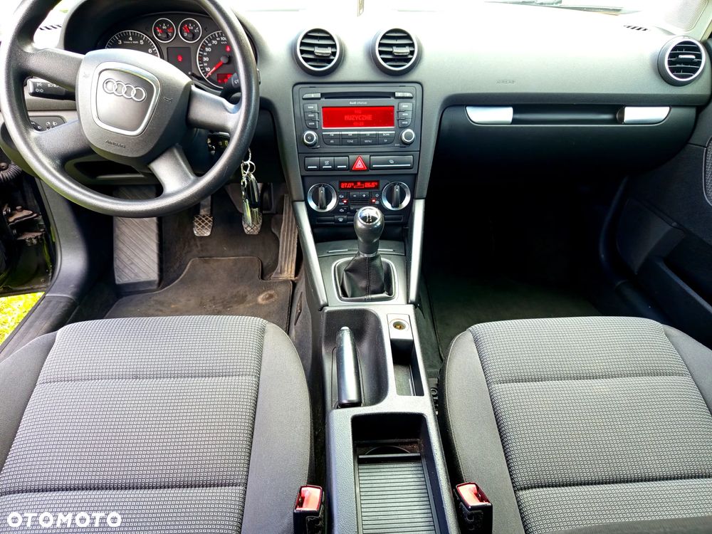 Audi A3 Sportback 1.6 Ambiente - 19