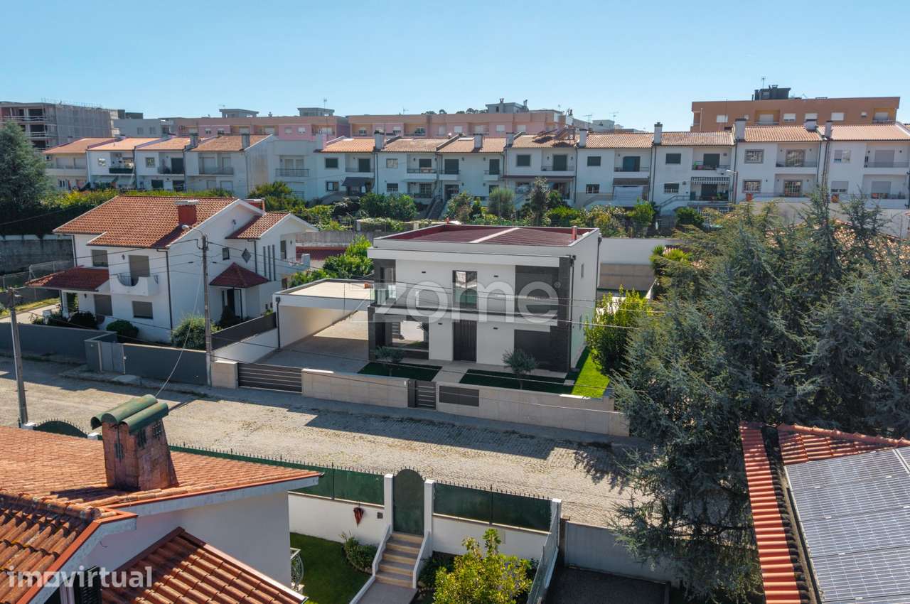 Moradia individual T4 em Ferreiros, Braga - Grande imagem: 3/46