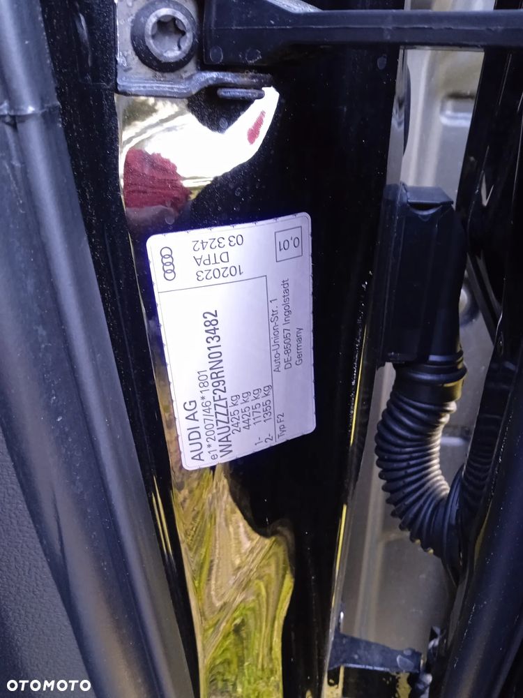 Audi A6 Avant 40 TDI quattro S tronic S line - 26