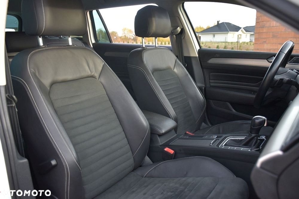 Volkswagen Passat Variant 2.0 TDI SCR DSG 4Motion Elegance - 24