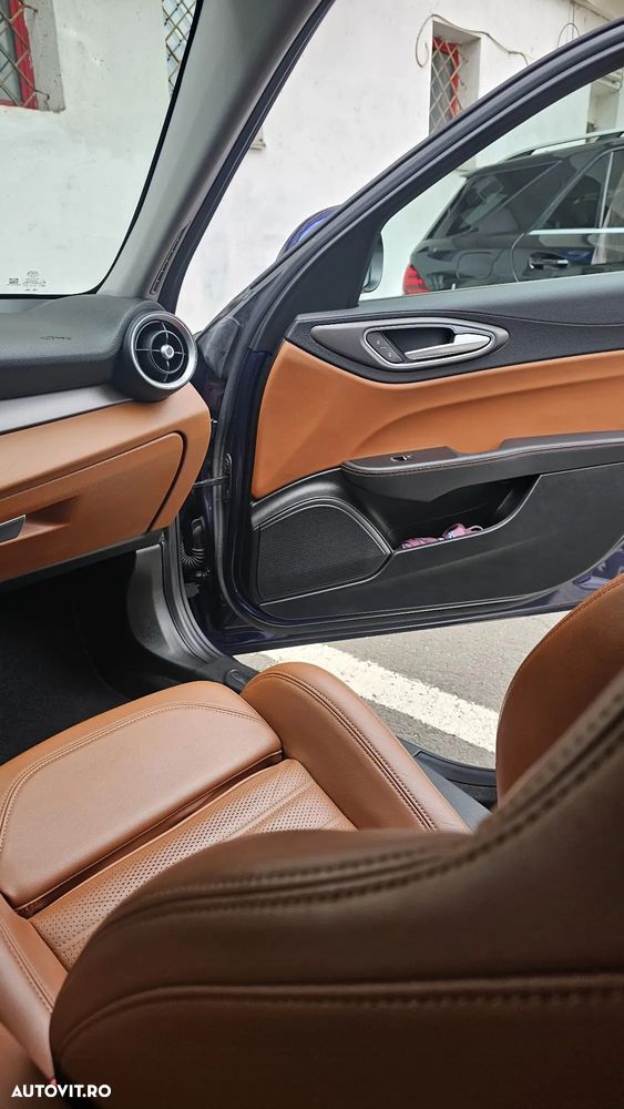 Alfa Romeo Giulia 2.0 Turbo AWD AT8 Veloce - 8