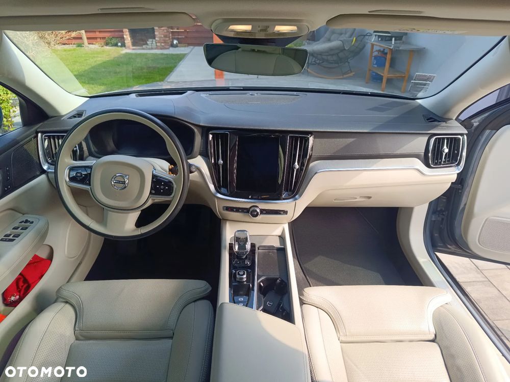 Volvo V60 Cross Country Plus B5 B AWD - 23