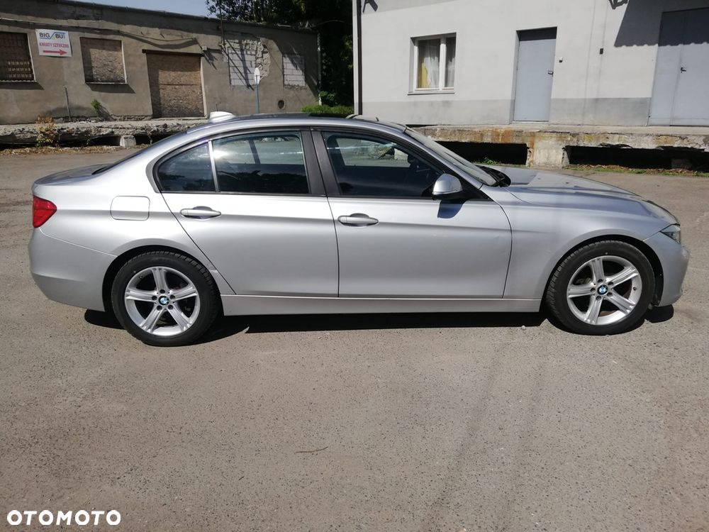 BMW Seria 3 328i xDrive - 3