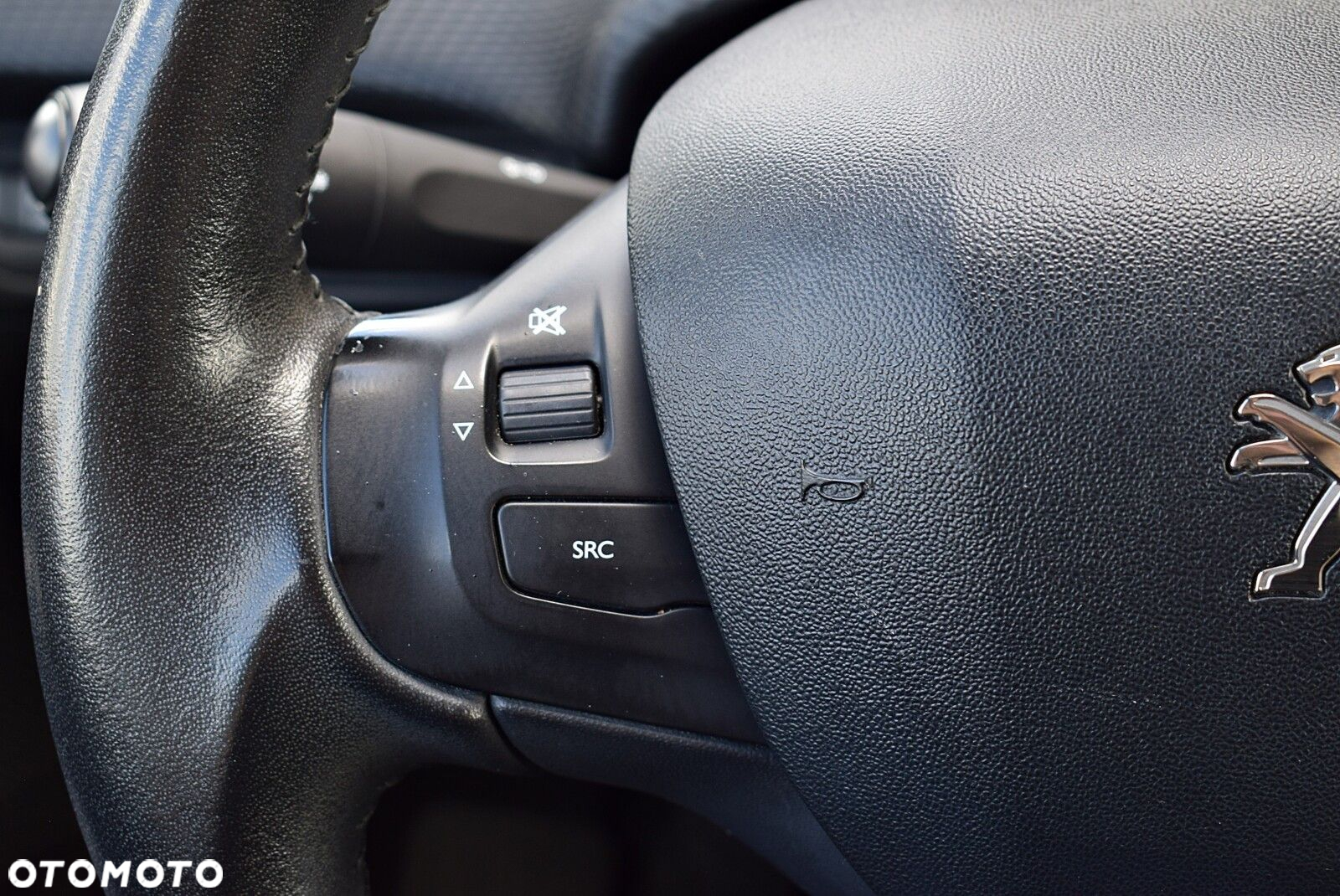 Peugeot 208 - 24