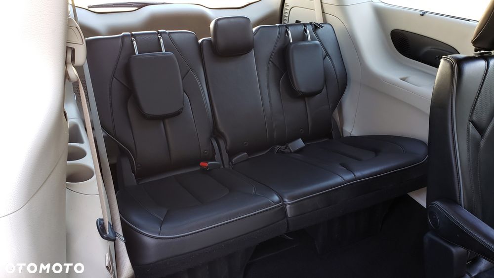 Chrysler Pacifica - 29