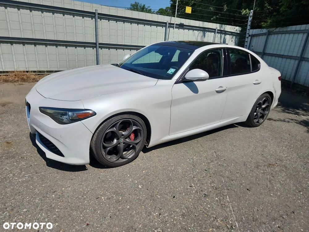 Alfa Romeo Giulia 2.0 Turbo 16V AT8-Q4 Ti - 1