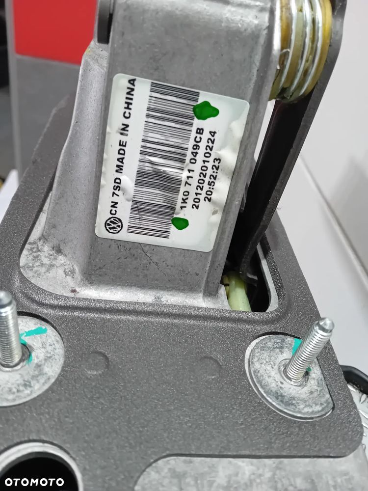 wybierak biegów z linkami VW Beetle 1.6 TDI 2012 1K0711049CB - 2