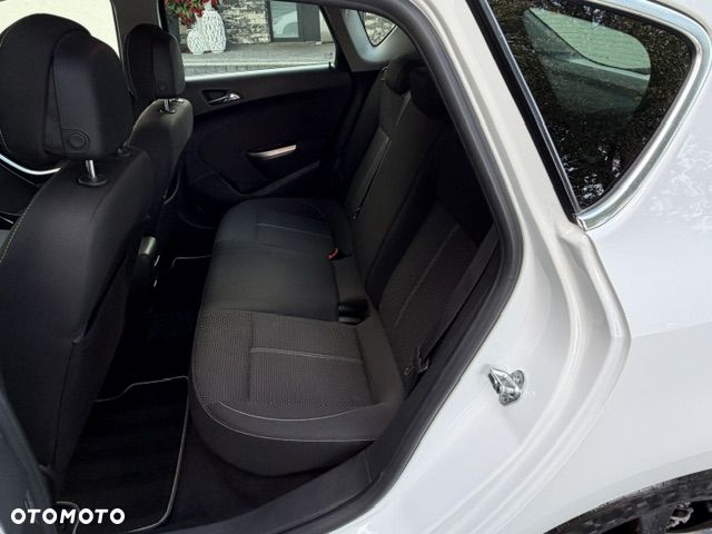 Opel Astra 1.6 T Cosmo - 11