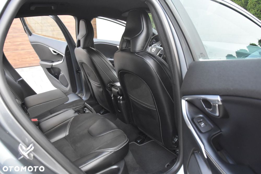 Volvo V40 D2 Drive-E R-Design Momentum - 17