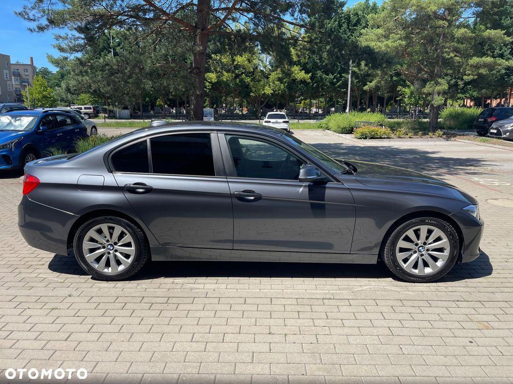 BMW Seria 3 320i - 7