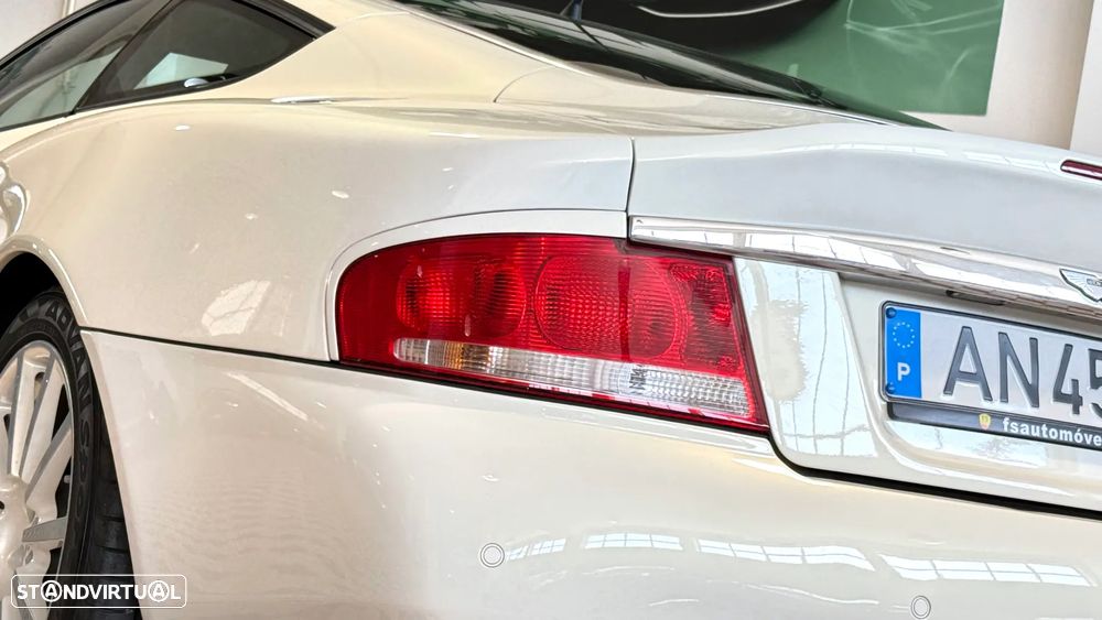 Aston Martin Vanquish S - 15