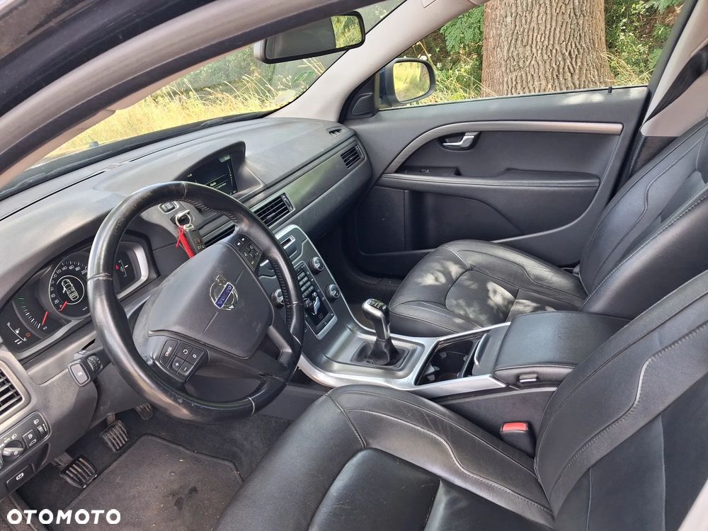 Volvo V70 D2 Momentum - 12