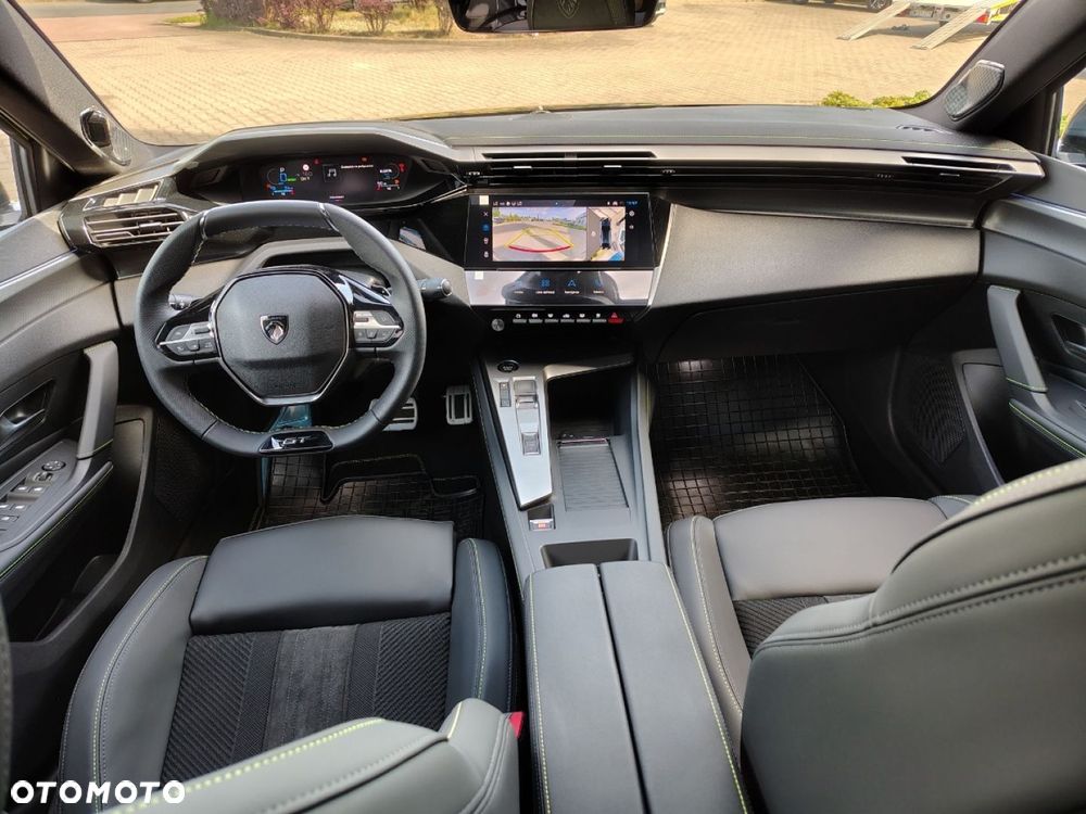 Peugeot 408 - 8