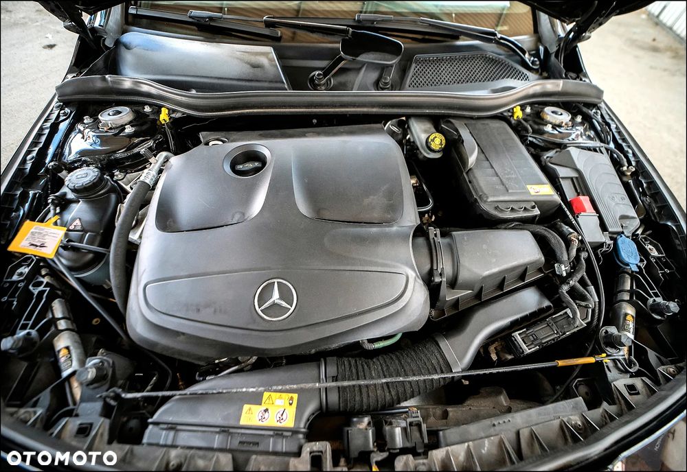 Mercedes-Benz CLA 180 7G-DCT Urban - 40