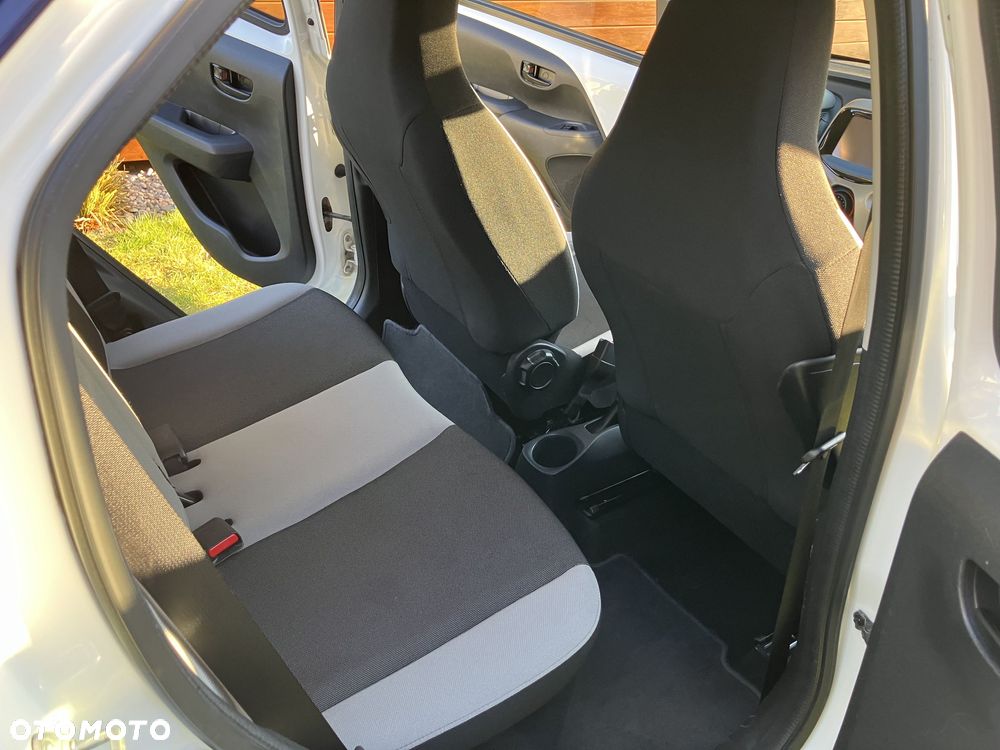 Toyota Aygo x-play touch - 15