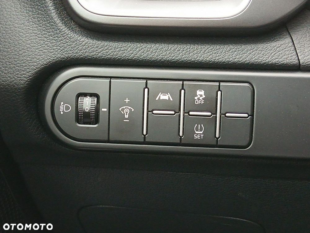 Kia XCeed 1.5 T-GDI M - 24