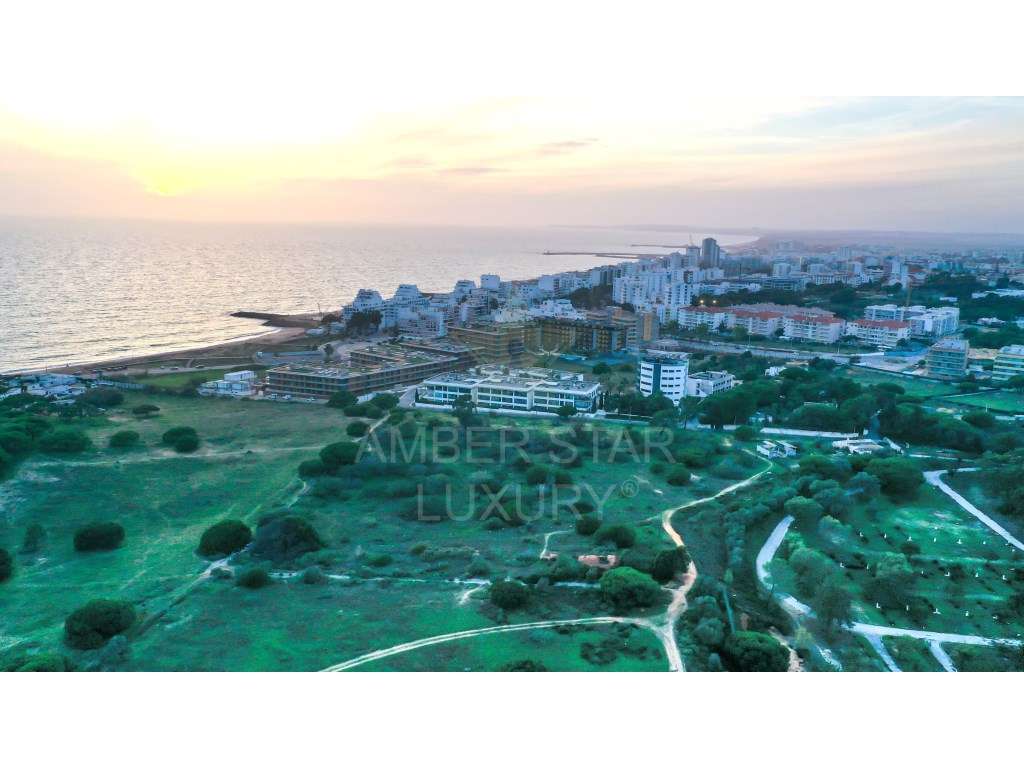 Terreno a 100 metros da praia em Quarteira com 2.4 ha - Grande imagem: 2/12