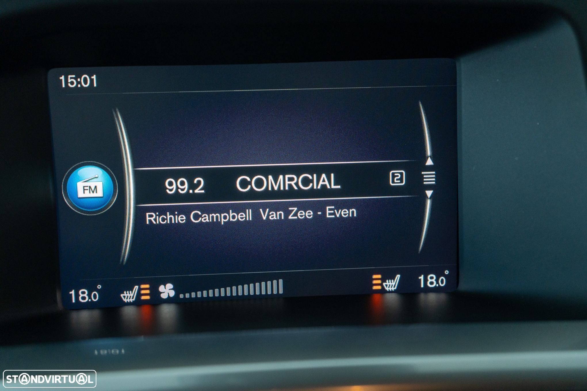 Volvo V60 2.0 D3 Momentum Geartronic - 27