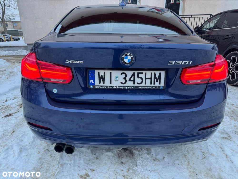 BMW Seria 3 330i xDrive - 15