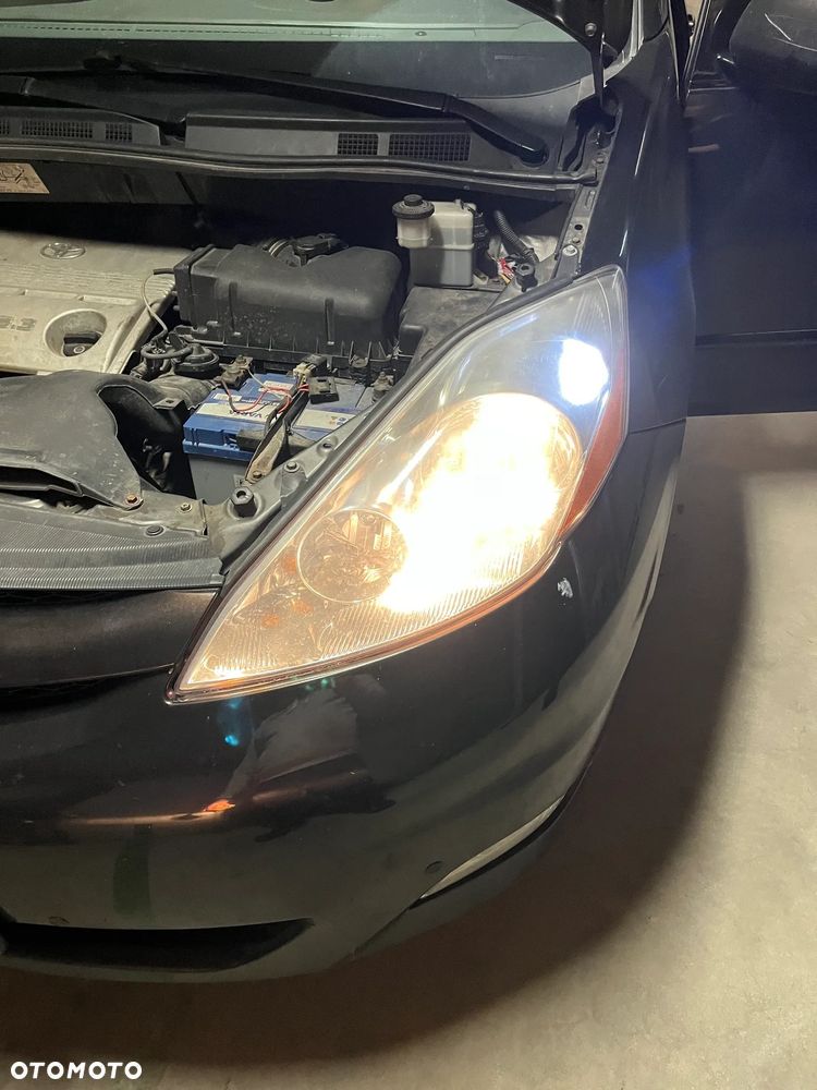 Toyota Sienna - 13