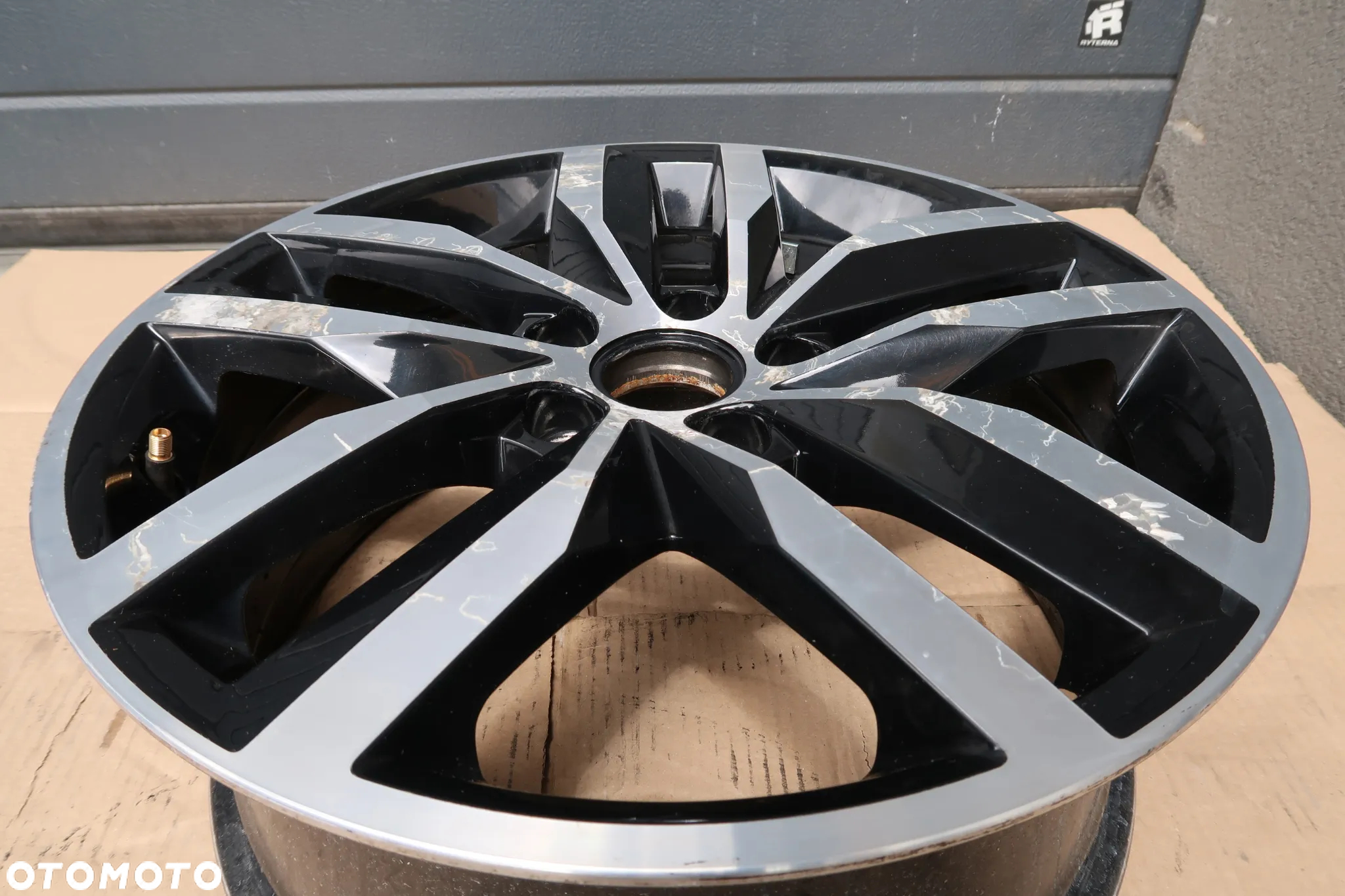 C2/C1 FELGA ALUMINIOWA VW GOLF 7 3G0601025BT 7X17ET49 - 3