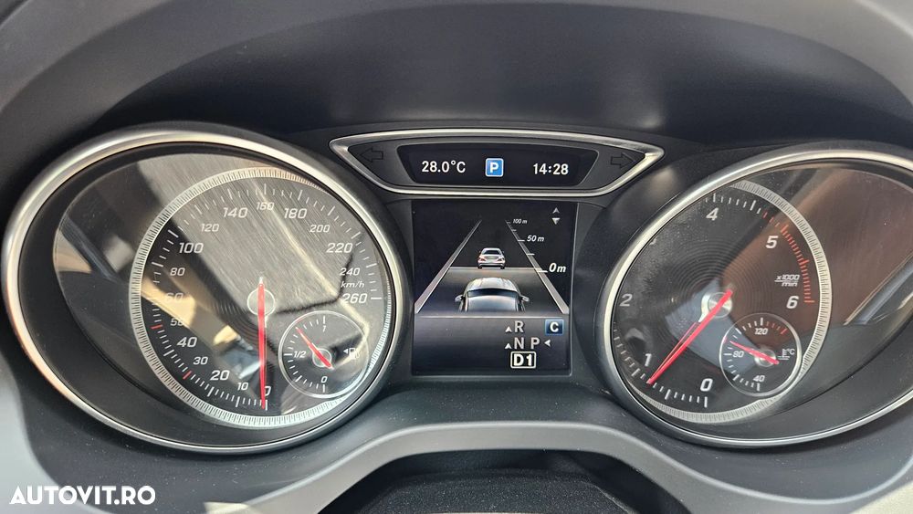 Mercedes-Benz CLA 200 - 30
