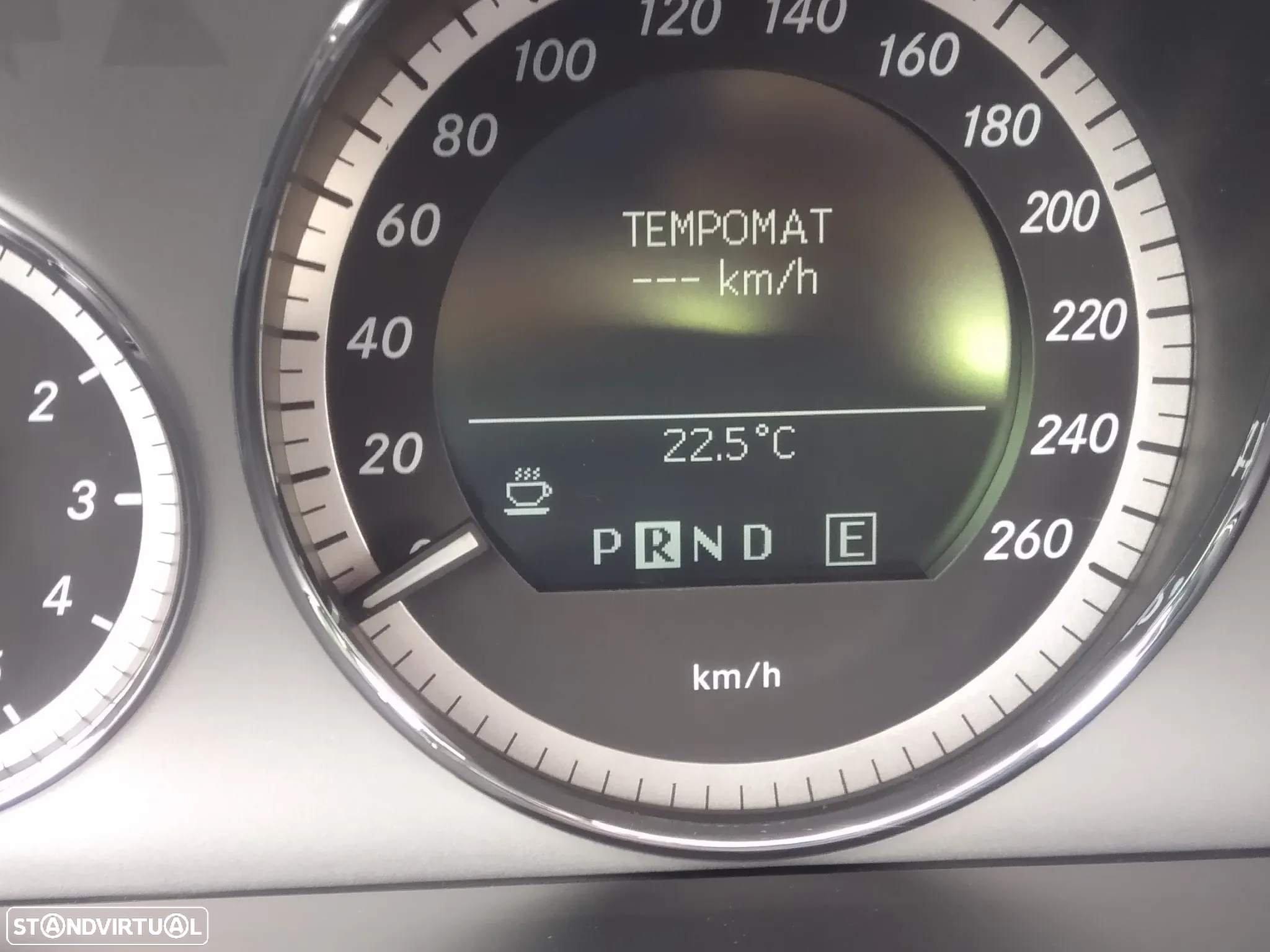 Mercedes-Benz E 250 CDi Avantgarde BlueEfficiency Auto. - 23