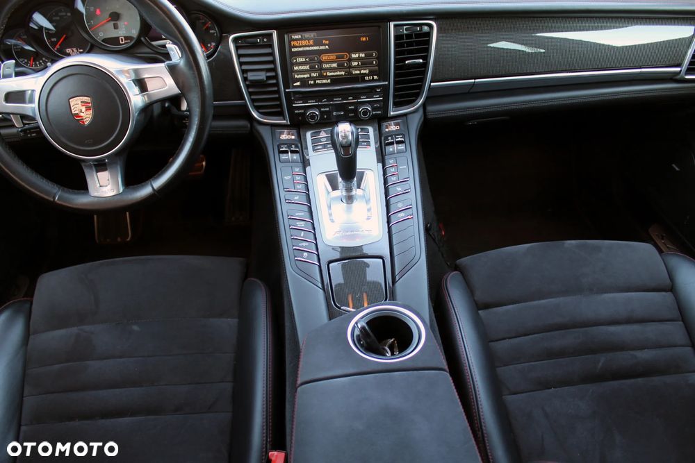 Porsche Panamera GTS - 12