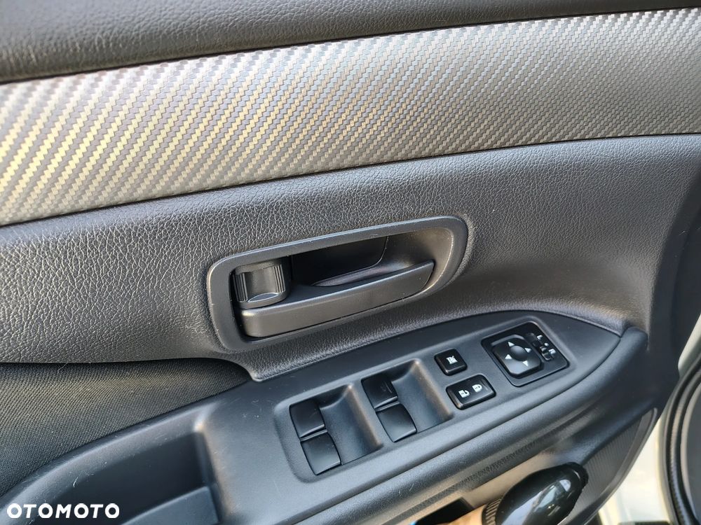 Mitsubishi Outlander 2.0 Intense 2WD - 24