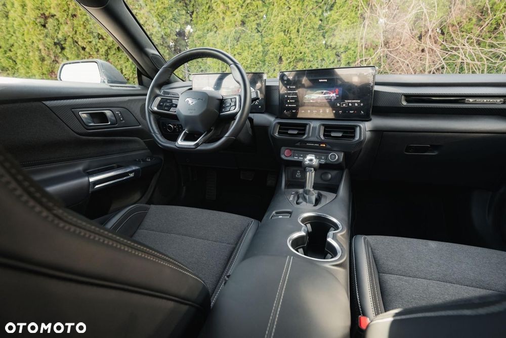 Ford Mustang - 16