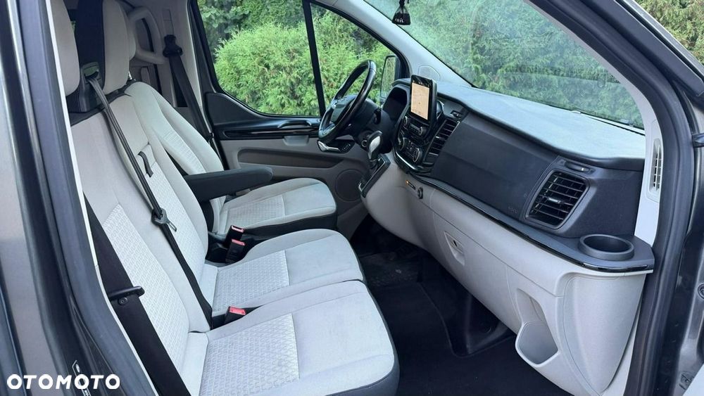 Ford Tourneo Custom - 17
