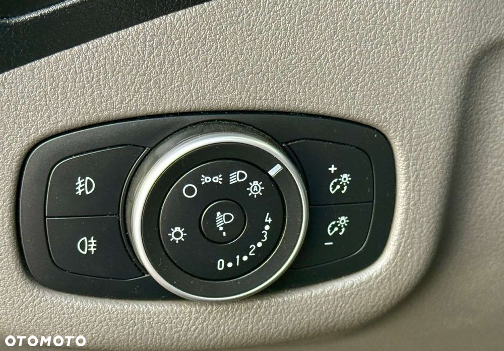 Ford Tourneo Connect Grand - 17