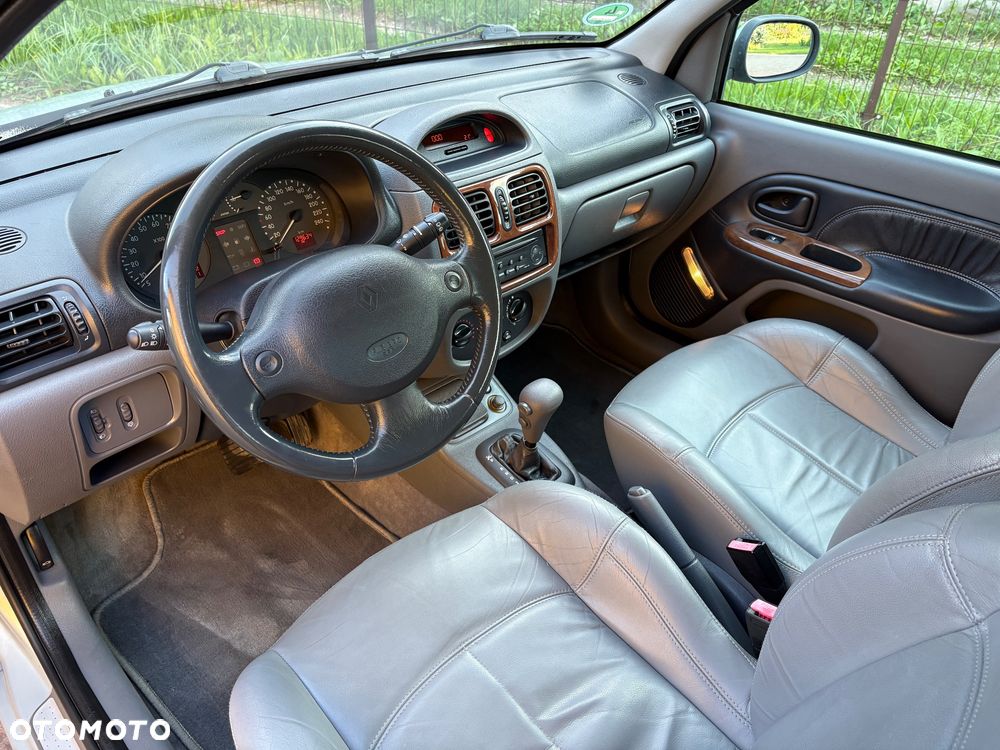 Renault Clio - 18