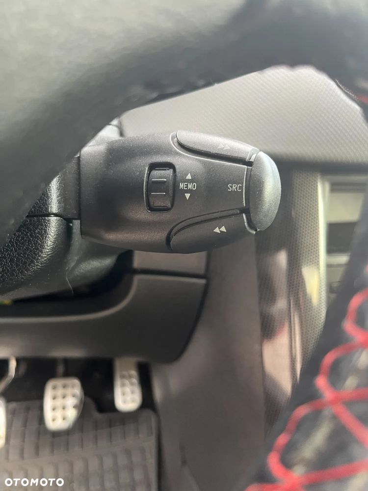 Peugeot 207 1.6 HDi 16V Speed - 23
