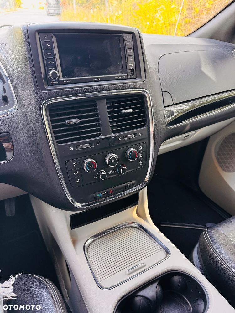 Dodge Grand Caravan - 13