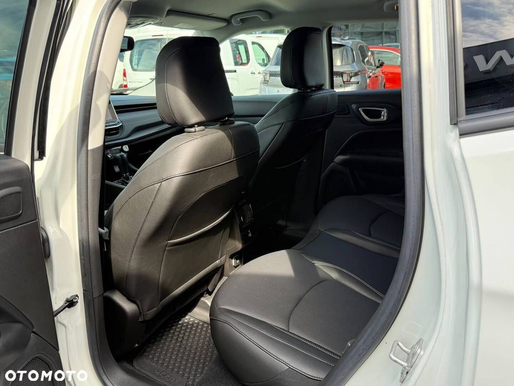 Jeep Compass - 26