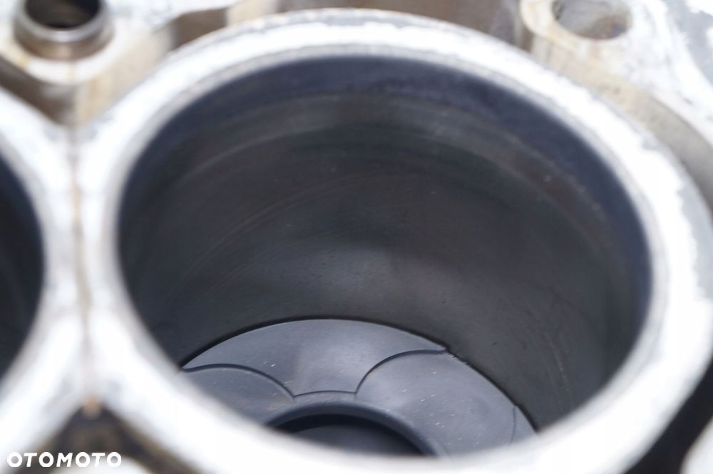 słupek silnik blok cylindry tłok volvo d5244t4 s60 i s80 sprawny - 8