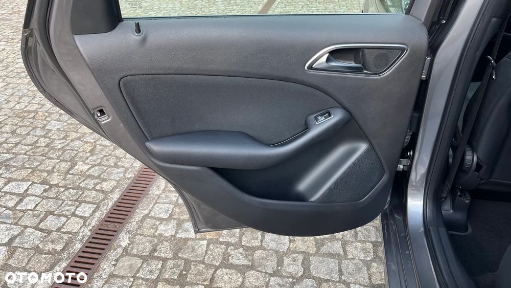 Mercedes-Benz Klasa B 180 (BlueEFFICIENCY) - 14