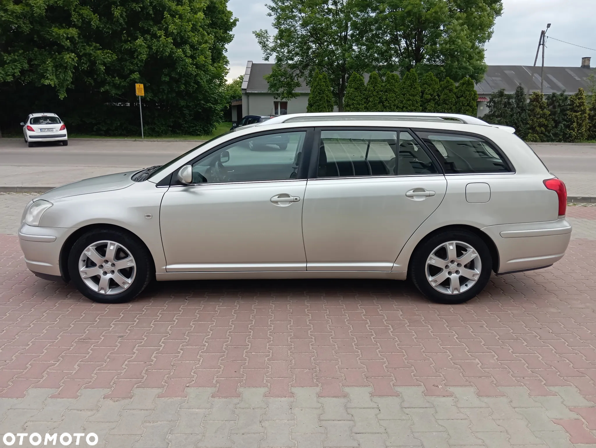 Toyota Avensis - 6