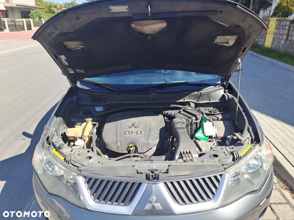 Mitsubishi Outlander 2.2 DID Intense + - 24
