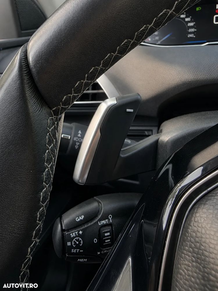 Peugeot 3008 PureTech 130 Stop & Start GPF EAT8 Allure - 17
