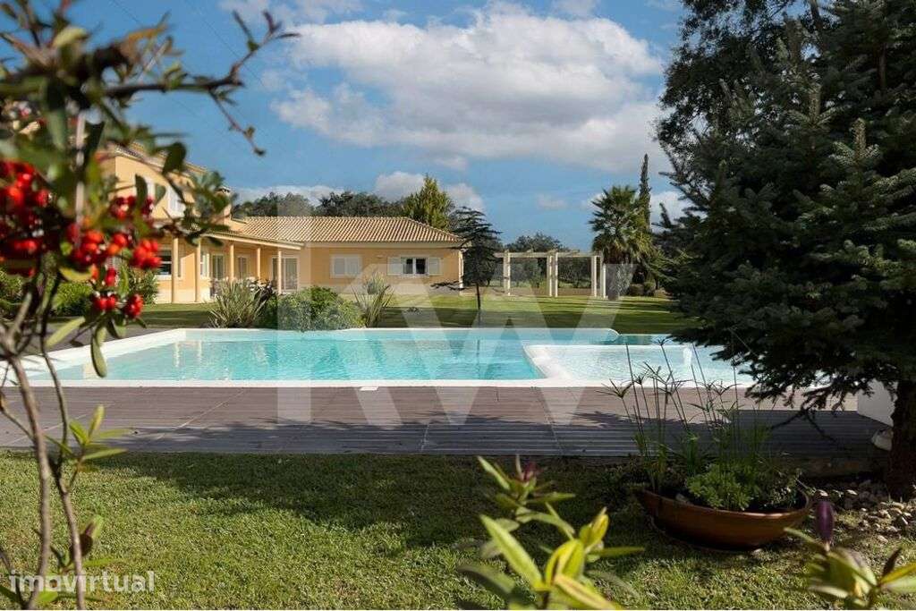 Moradia T5 com Piscina em Condomínio Privado - Golf Montado - Grande imagem: 2/47