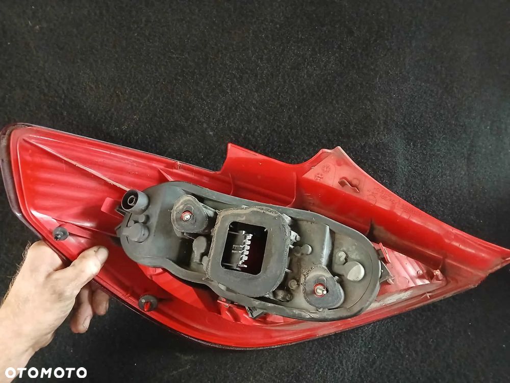 Opel Corsa D Lampa tylna prawa-uszkodzona - 4
