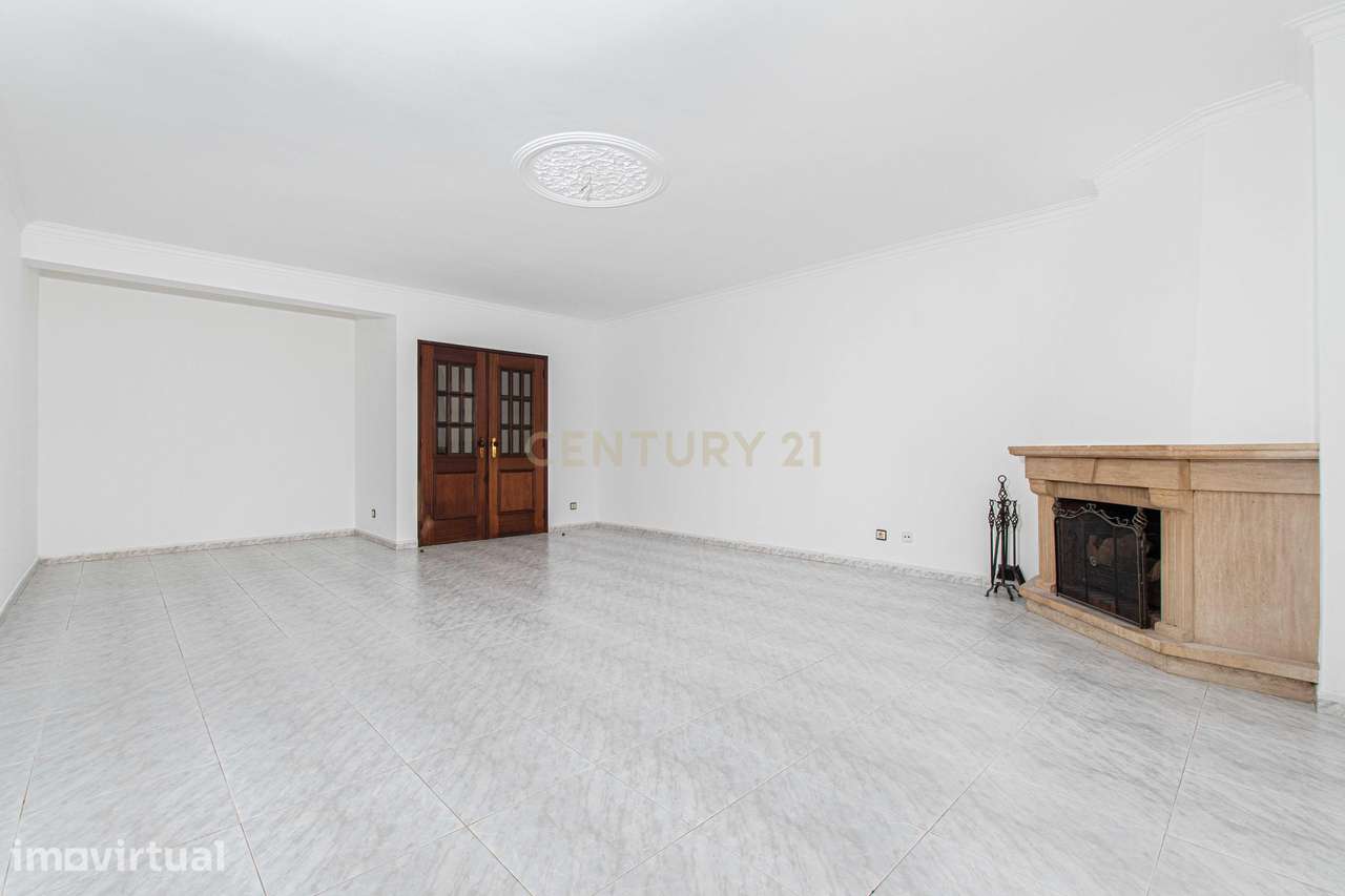 T3 Totalmente Remodelado com Vista Desafogada – 6ª Fase de Massamá - Grande imagem: 3/19