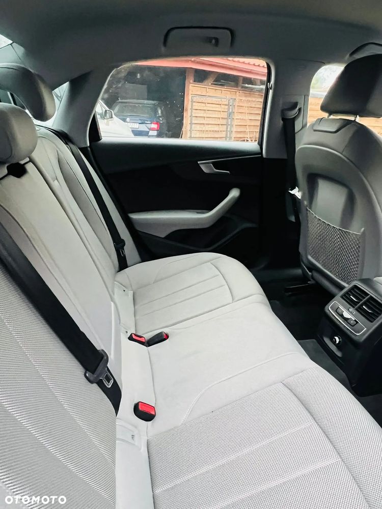 Audi A4 Limousine - 10